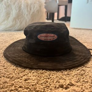 Vineyard Vines Bucket Hat - only worn once!